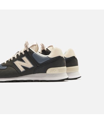 New Balance 574 Outerspace - Sea Salt en linge