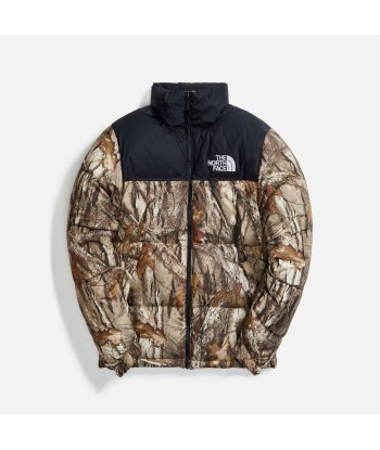 The North Face Men`s 1996 Retro Nuptse Jacket Forest Floor Print - Kelp Tan Toutes les collections ici