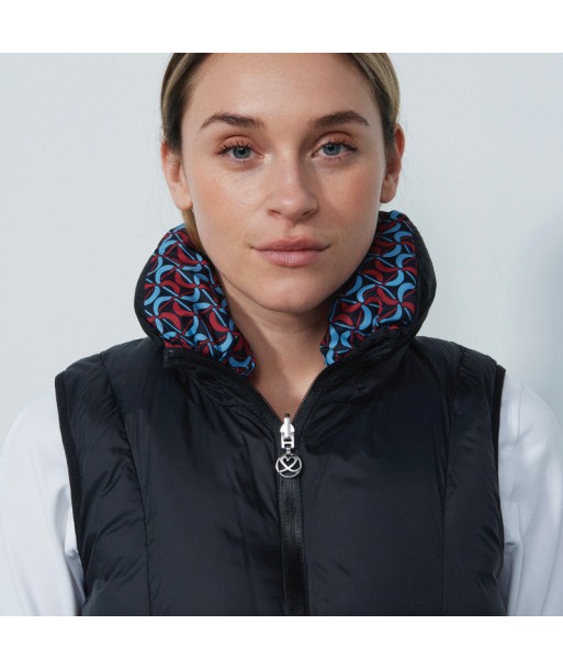 Daily Sports: Women's Airdrie Reversible Padded Vest - Black and Print de France