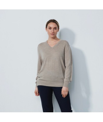 Daily Sports: Women's Boston V-Neck Sweater - Straw suggérées chez